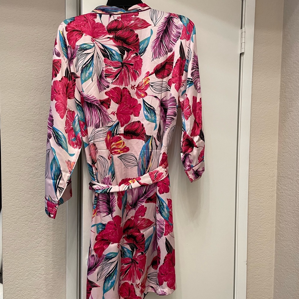 CYNTHIA ROWLEY
Satin Piped Robe With Pockets - Picture 7 of 7